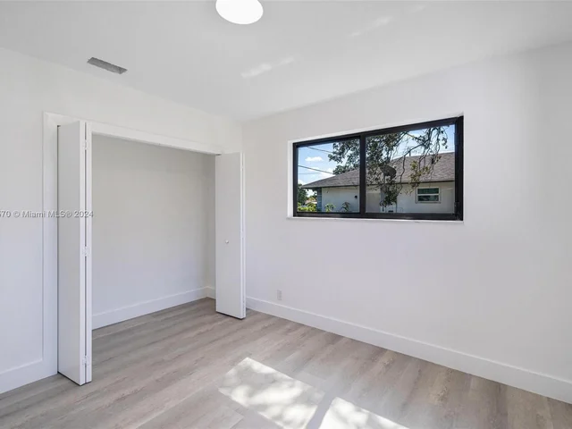 1521 NW 55th Ave, Lauderhill FL 33313