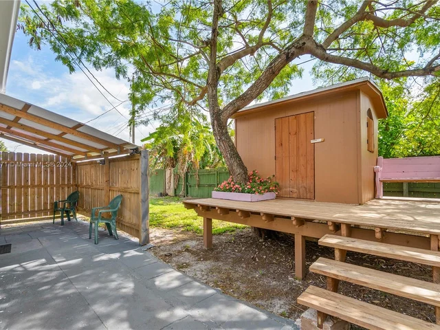 1116 E River Dr, Margate FL 33063