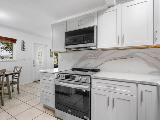 1116 E River Dr, Margate FL 33063