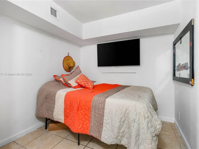 1116 E River Dr, Margate FL 33063