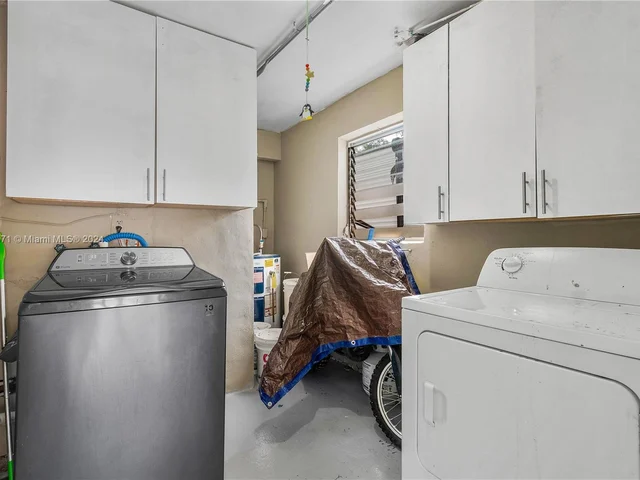 1116 E River Dr, Margate FL 33063