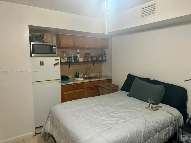 1116 E River Dr, Margate FL 33063