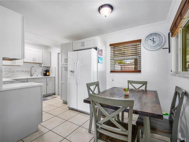 1116 E River Dr, Margate FL 33063