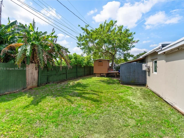 1116 E River Dr, Margate FL 33063