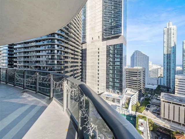 45 SW 9th St # 2203, Miami FL 33130