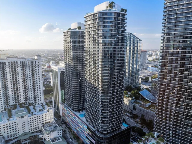 45 SW 9th St # 2203, Miami FL 33130