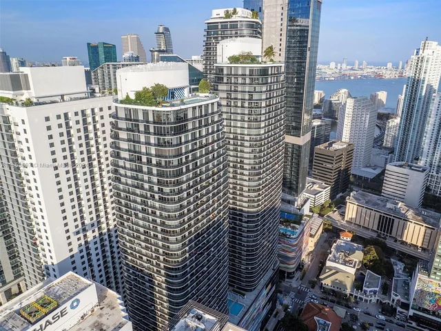 45 SW 9th St # 2203, Miami FL 33130