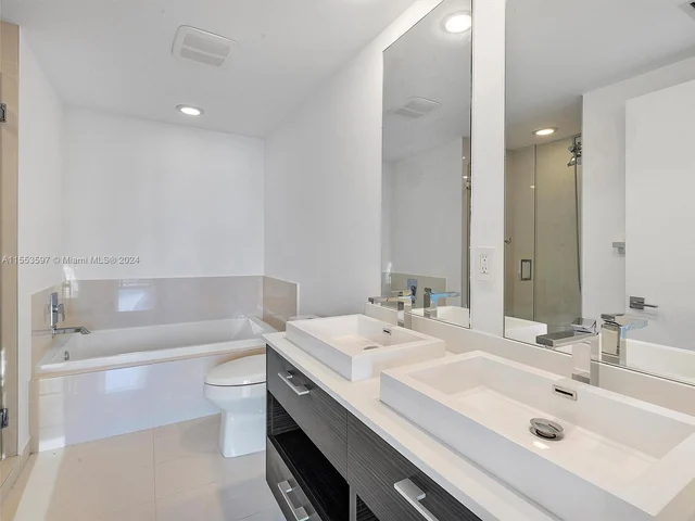 45 SW 9th St # 2203, Miami FL 33130