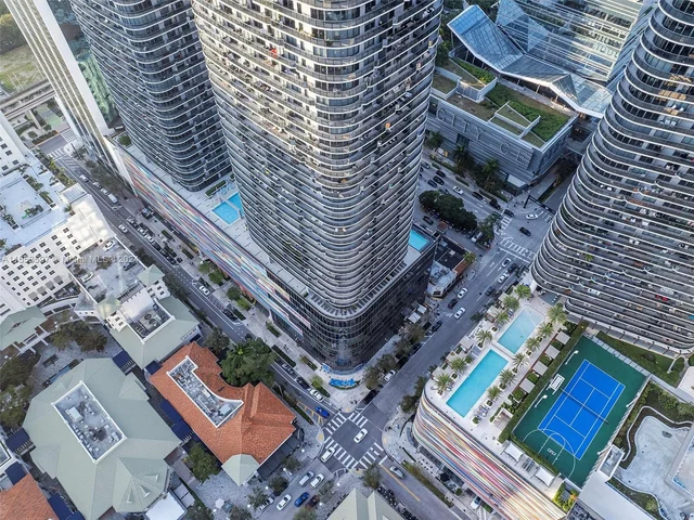 45 SW 9th St # 2203, Miami FL 33130