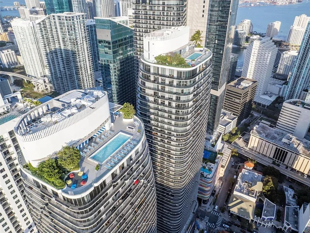 45 SW 9th St # 2203, Miami FL 33130