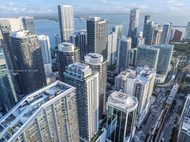 45 SW 9th St # 2203, Miami FL 33130