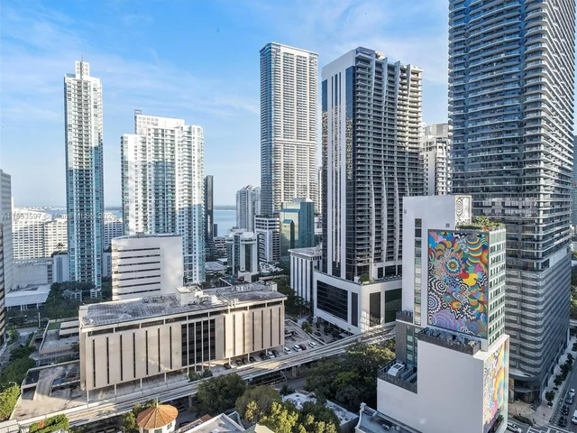 45 SW 9th St # 2203, Miami FL 33130