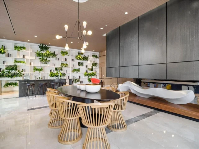 45 SW 9th St # 2203, Miami FL 33130