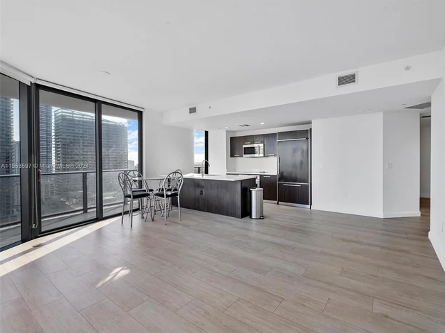 45 SW 9th St # 2203, Miami FL 33130