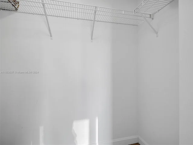 45 SW 9th St # 2203, Miami FL 33130