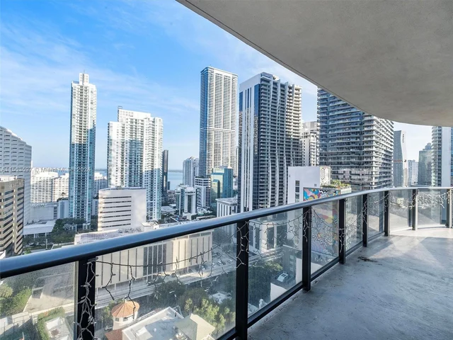 45 SW 9th St # 2203, Miami FL 33130