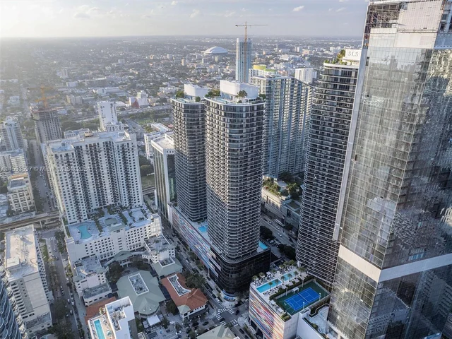 45 SW 9th St # 2203, Miami FL 33130