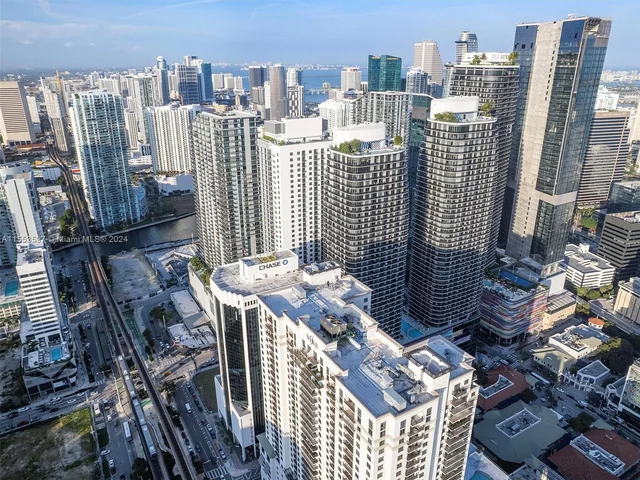 45 SW 9th St # 2203, Miami FL 33130