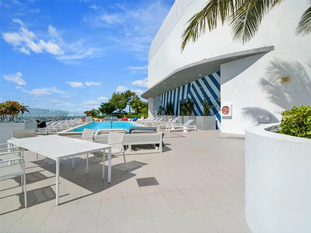 45 SW 9th St # 2203, Miami FL 33130