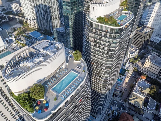 45 SW 9th St # 2203, Miami FL 33130