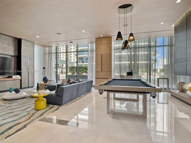 45 SW 9th St # 2203, Miami FL 33130