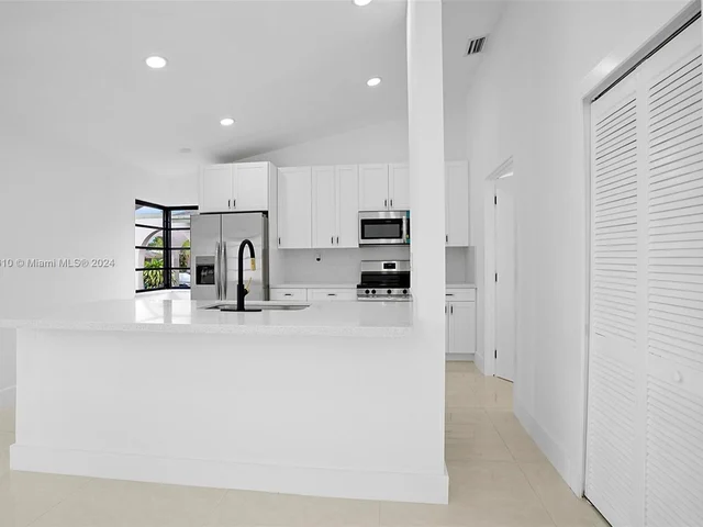 200 SE 7th St, Dania Beach FL 33004