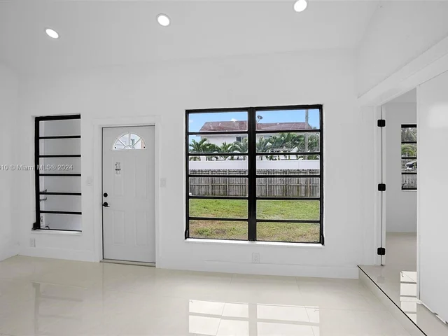 200 SE 7th St, Dania Beach FL 33004