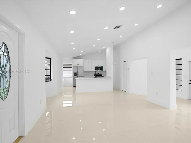 200 SE 7th St, Dania Beach FL 33004