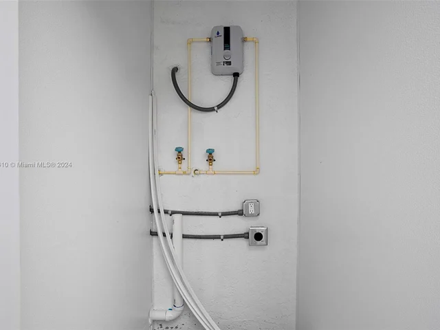 200 SE 7th St, Dania Beach FL 33004