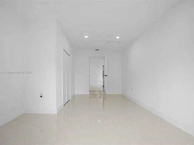 200 SE 7th St, Dania Beach FL 33004