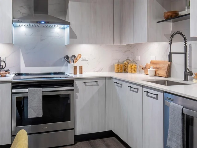 6970 SW 40th St # 406, Miami FL 33155