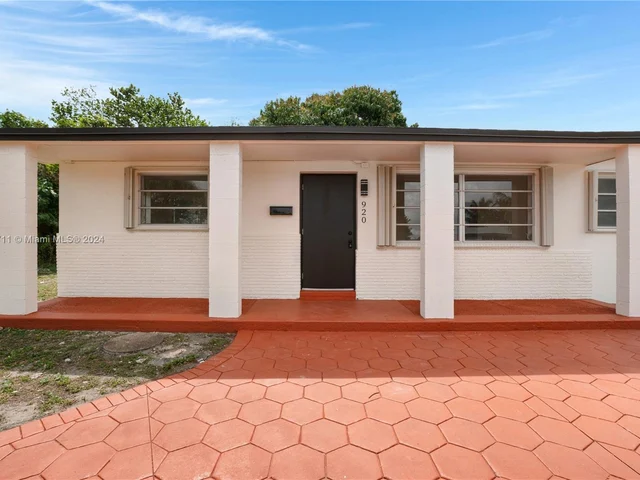 920 NW 201st St, Miami Gardens FL 33169
