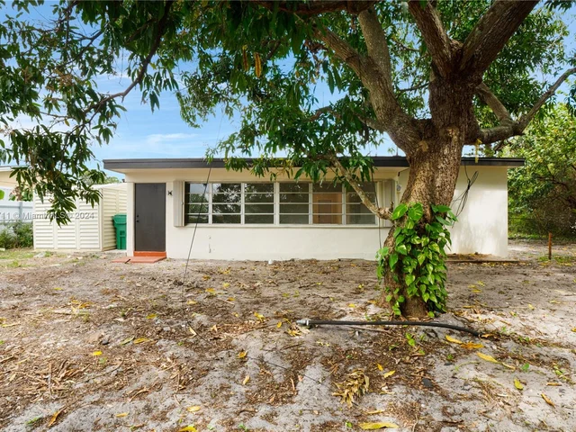 920 NW 201st St, Miami Gardens FL 33169