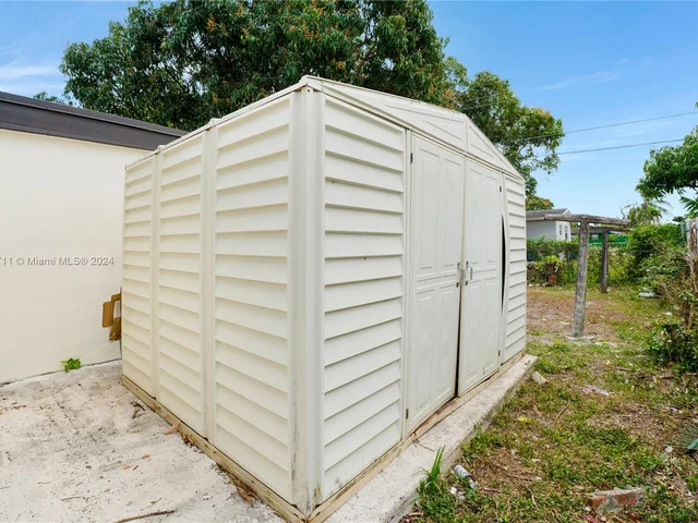 920 NW 201st St, Miami Gardens FL 33169