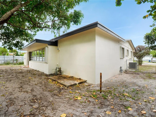 920 NW 201st St, Miami Gardens FL 33169