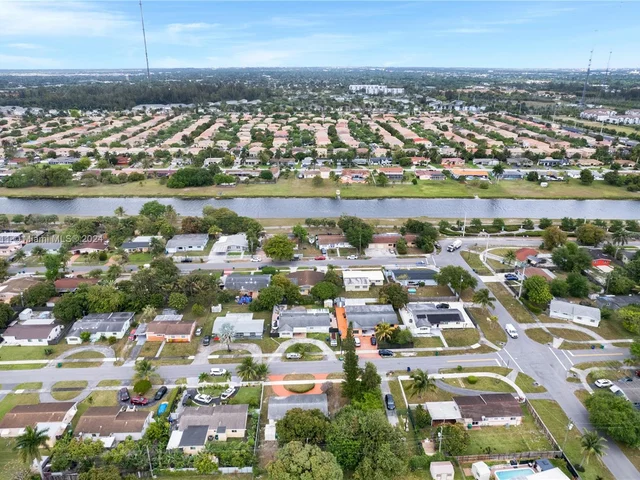 920 NW 201st St, Miami Gardens FL 33169