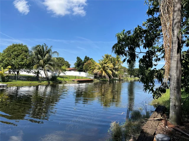 199 NW 69th Ave, Margate FL 33063