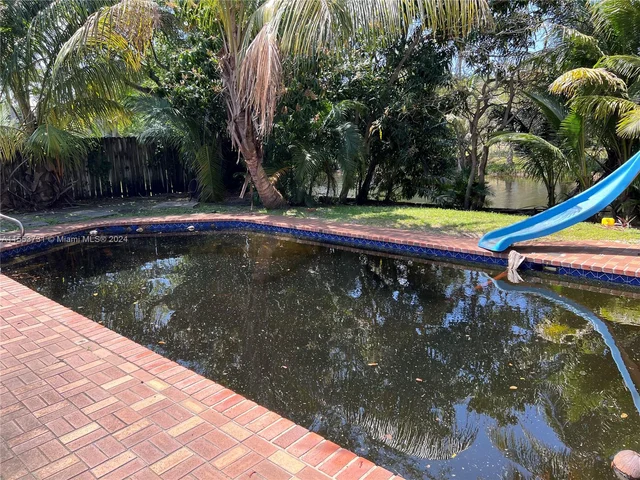 199 NW 69th Ave, Margate FL 33063