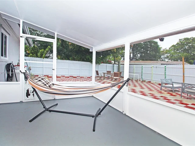 531 SW 70th Ave, Pembroke Pines FL 33023