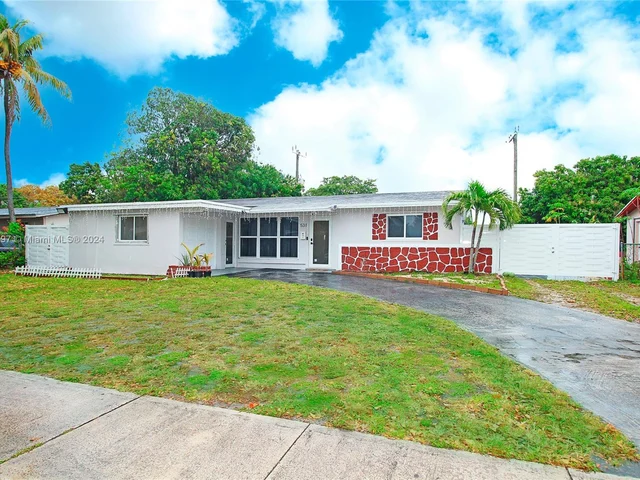 531 SW 70th Ave, Pembroke Pines FL 33023