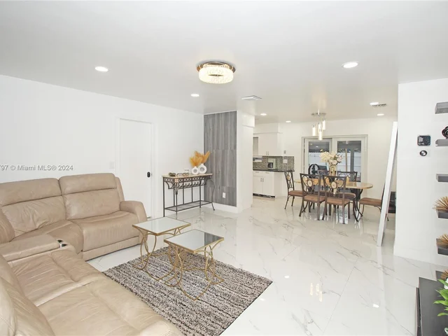 531 SW 70th Ave, Pembroke Pines FL 33023