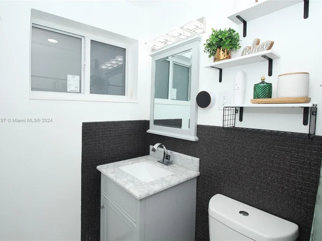 531 SW 70th Ave, Pembroke Pines FL 33023