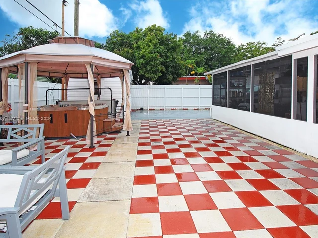 531 SW 70th Ave, Pembroke Pines FL 33023