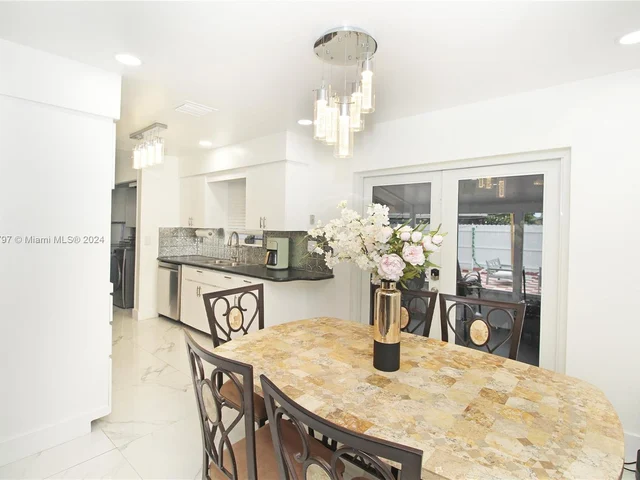 531 SW 70th Ave, Pembroke Pines FL 33023