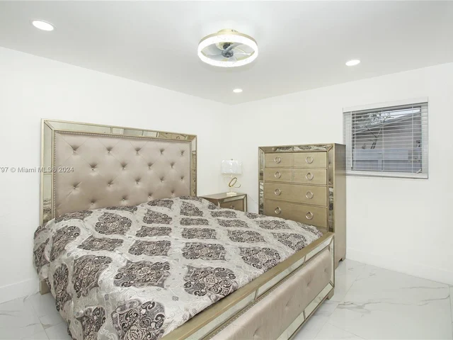 531 SW 70th Ave, Pembroke Pines FL 33023