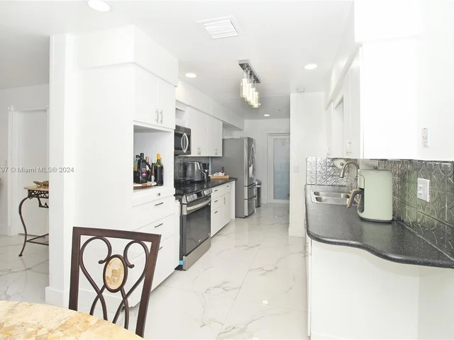 531 SW 70th Ave, Pembroke Pines FL 33023