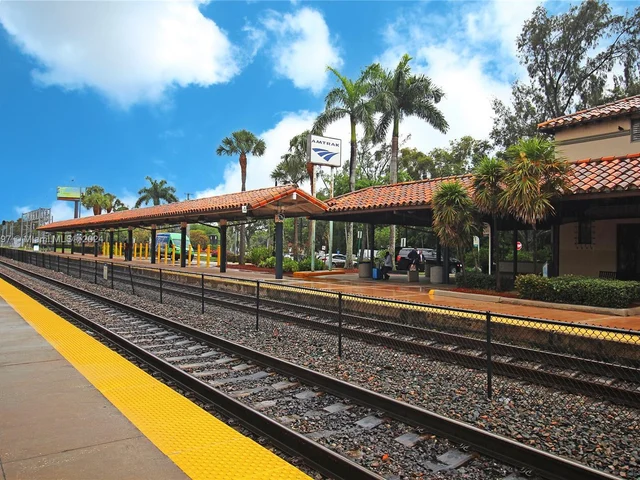 531 SW 70th Ave, Pembroke Pines FL 33023