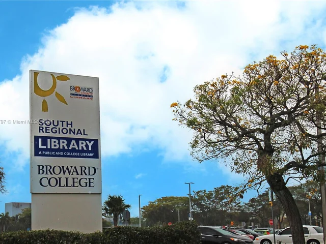 531 SW 70th Ave, Pembroke Pines FL 33023