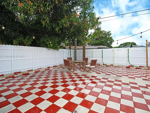 531 SW 70th Ave, Pembroke Pines FL 33023