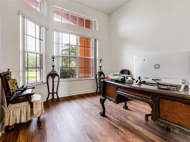 15036 SW 39th St, Davie FL 33331